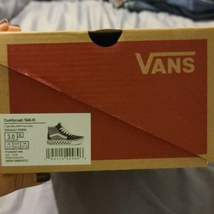 Boys Vans ComfyCush size 3